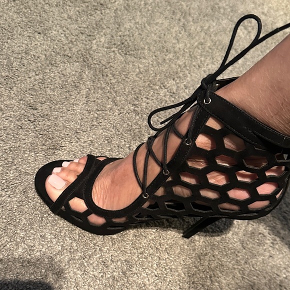 Elegant Black Lace-Up Heels - Picture 1 of 4